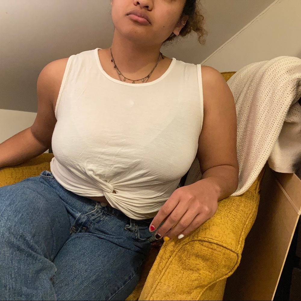 SLEEVELESS WHITE CROPPED SHIRT